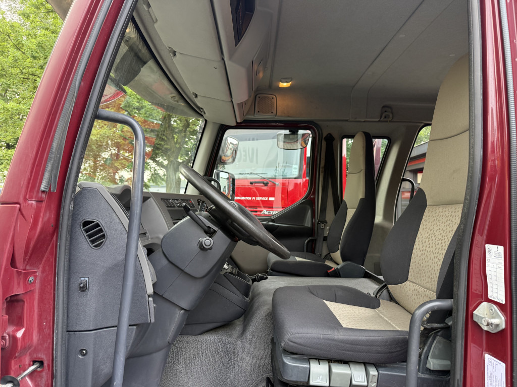 Renault Midlum 180.10 DoKa - Dobozos felépítményű teherautó: 4 kép. Renault Midlum 180.10 DoKa - Dobozos felépítményű teherautó: 4 kép.