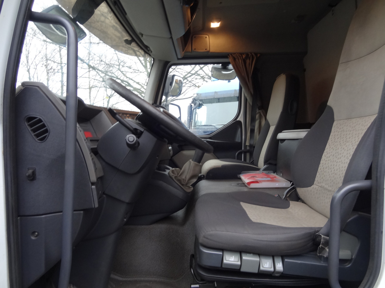 Renault Midlum 300.12 Fassi F80 - Platós teherautó, Darus autó: 5 kép. Renault Midlum 300.12 Fassi F80 - Platós teherautó, Darus autó: 5 kép.