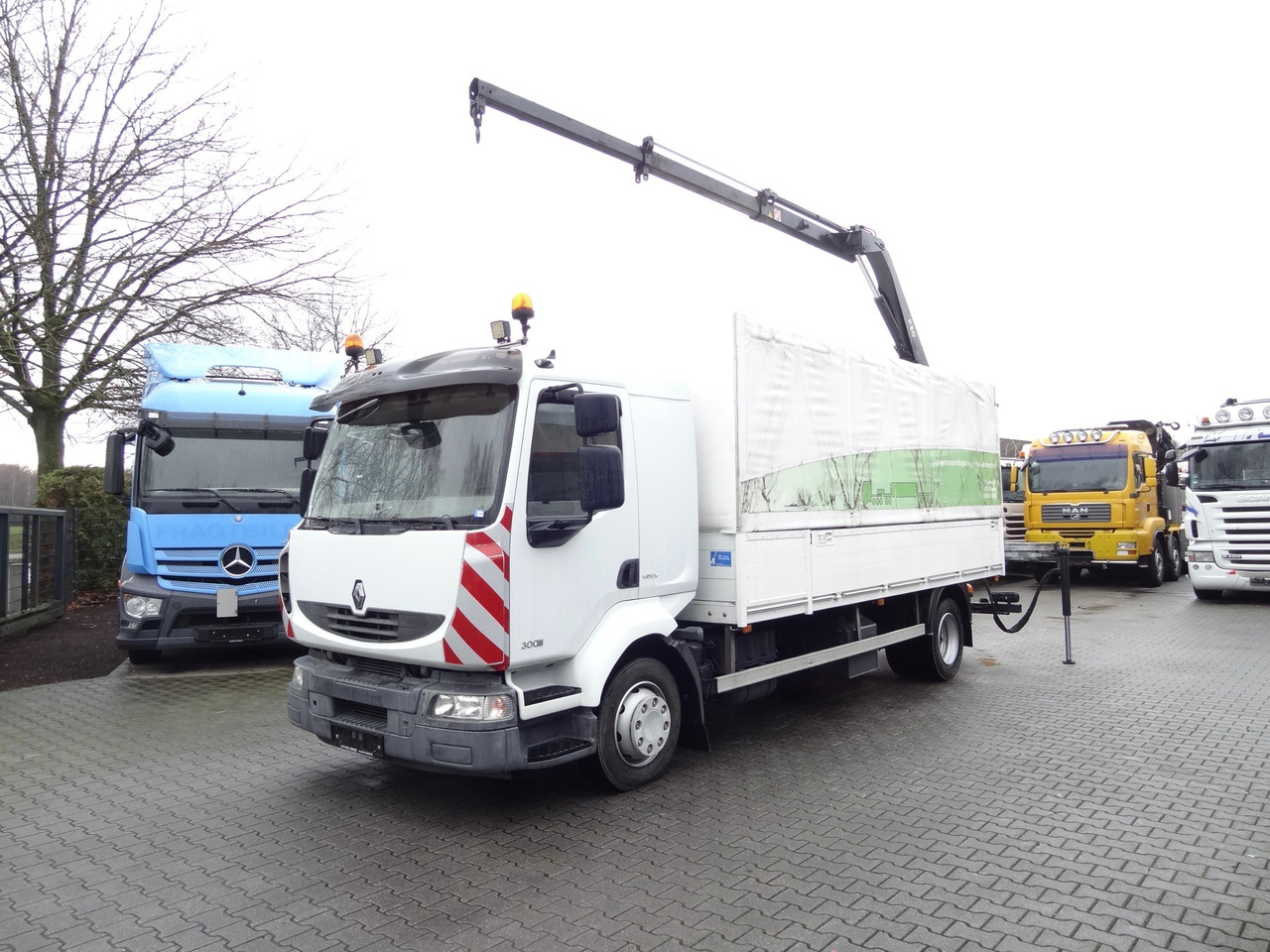 Renault Midlum 300.12 Fassi F80 - Darus autó, Platós teherautó: 1 kép. Renault Midlum 300.12 Fassi F80 - Darus autó, Platós teherautó: 1 kép.