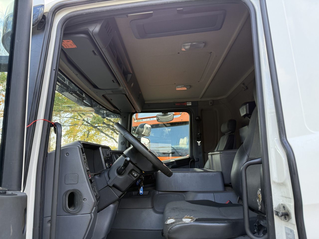 Scania P280 6X2*4 - Alvaz teherautó: 4 kép. Scania P280 6X2*4 - Alvaz teherautó: 4 kép.