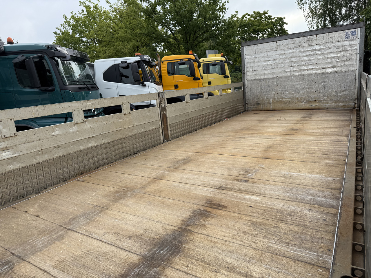 Scania P410 4X2 Palfinger PK 13001 - Platós teherautó, Darus autó: 3 kép. Scania P410 4X2 Palfinger PK 13001 - Platós teherautó, Darus autó: 3 kép.