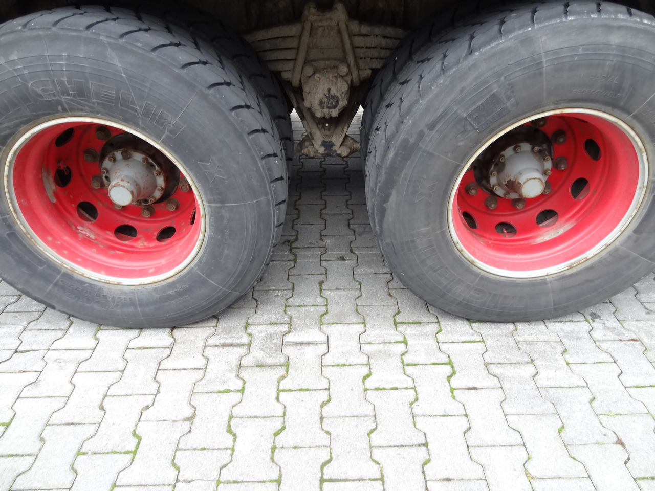Scania R144 460 6X4 Fassi 360 bis 25 Meter - Darus autó, Platós teherautó: 4 kép. Scania R144 460 6X4 Fassi 360 bis 25 Meter - Darus autó, Platós teherautó: 4 kép.