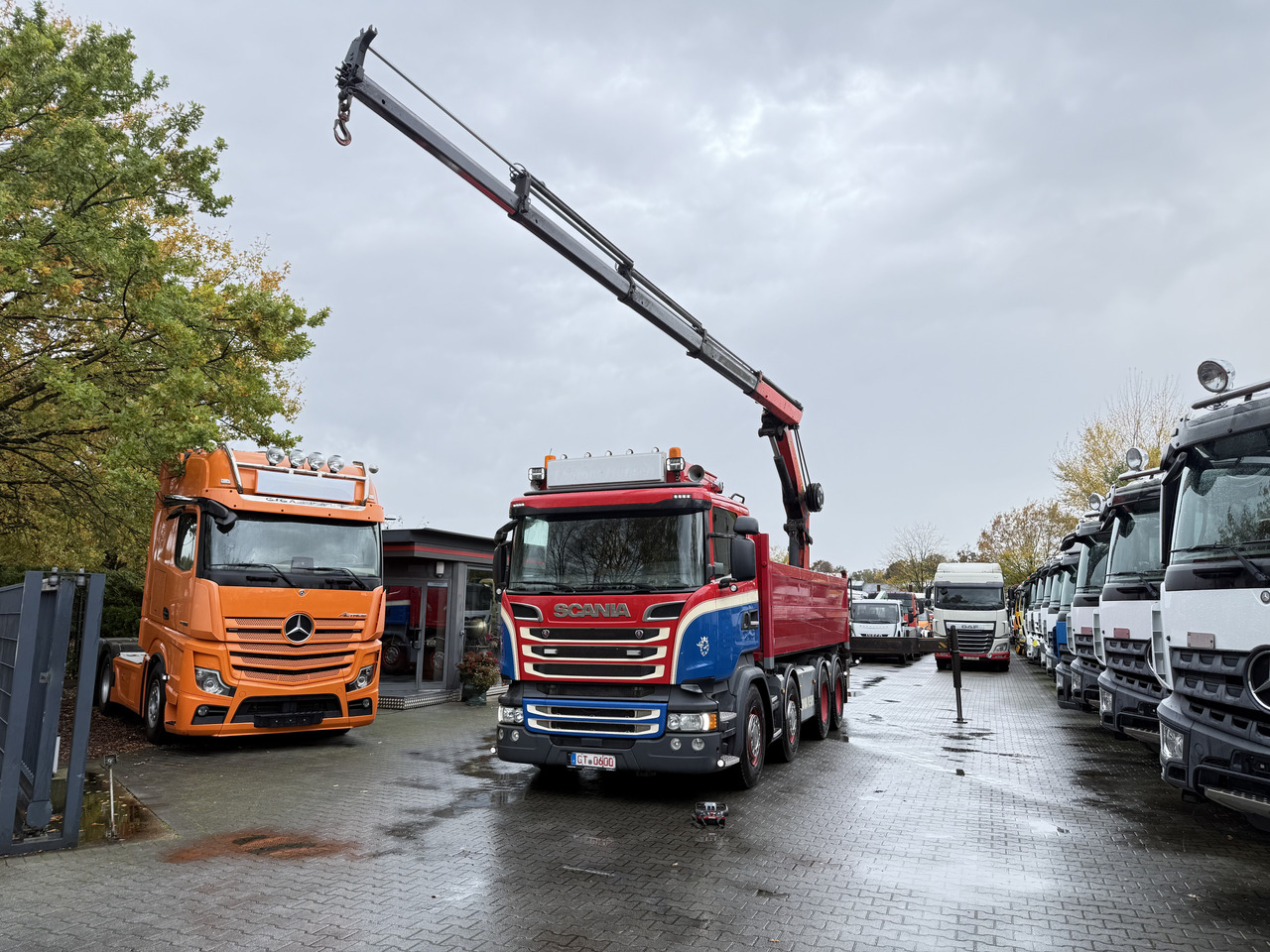 Scania R580 V8 8X4 Kipper Kran Palfinger 22002 - Darus autó, Billenőplatós teherautó: 2 kép. Scania R580 V8 8X4 Kipper Kran Palfinger 22002 - Darus autó, Billenőplatós teherautó: 2 kép.