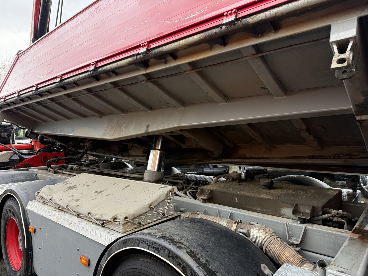 Scania R580 V8 8X4 Kipper Kran Palfinger 22002 - Darus autó, Billenőplatós teherautó: 3 kép. Scania R580 V8 8X4 Kipper Kran Palfinger 22002 - Darus autó, Billenőplatós teherautó: 3 kép.