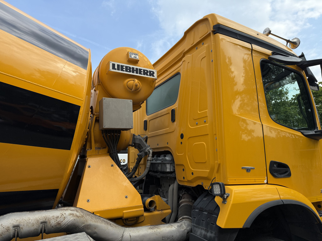 Mercedes-Benz Arocs 3243 8X4 Liebherr HTM1004 - Teherautó: 3 kép. Mercedes-Benz Arocs 3243 8X4 Liebherr HTM1004 - Teherautó: 3 kép.