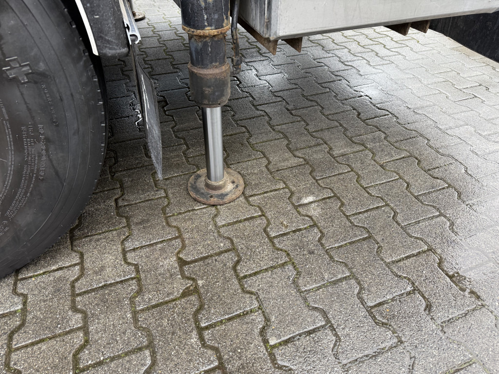 Volvo FH12 420 6X2 Kran PM 30025 bis 26.5 Meter - Platós teherautó, Darus autó: 5 kép. Volvo FH12 420 6X2 Kran PM 30025 bis 26.5 Meter - Platós teherautó, Darus autó: 5 kép.