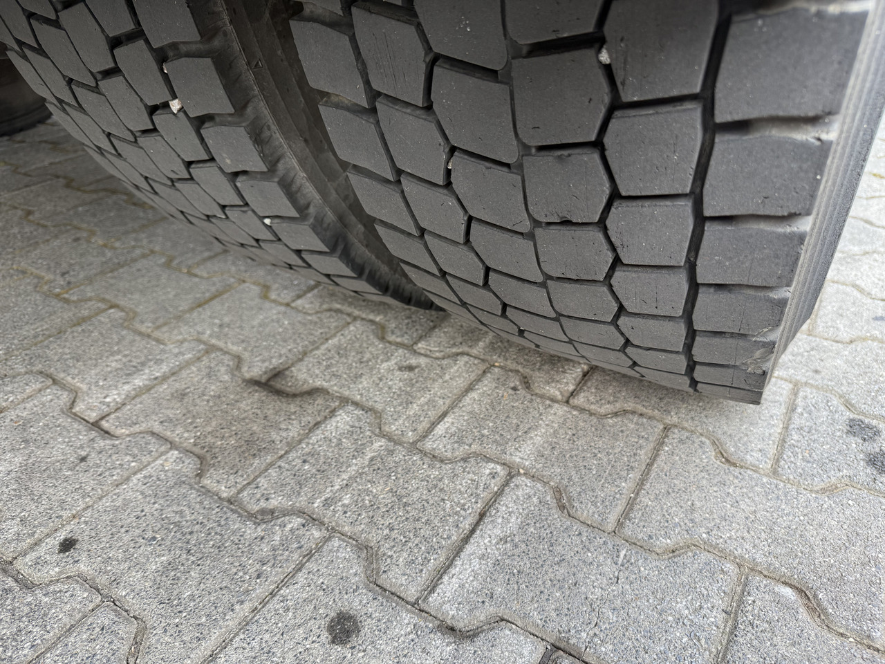 Volvo FL250.18 Carrier Supra 850Mt - Hűtős teherautó: 3 kép. Volvo FL250.18 Carrier Supra 850Mt - Hűtős teherautó: 3 kép.