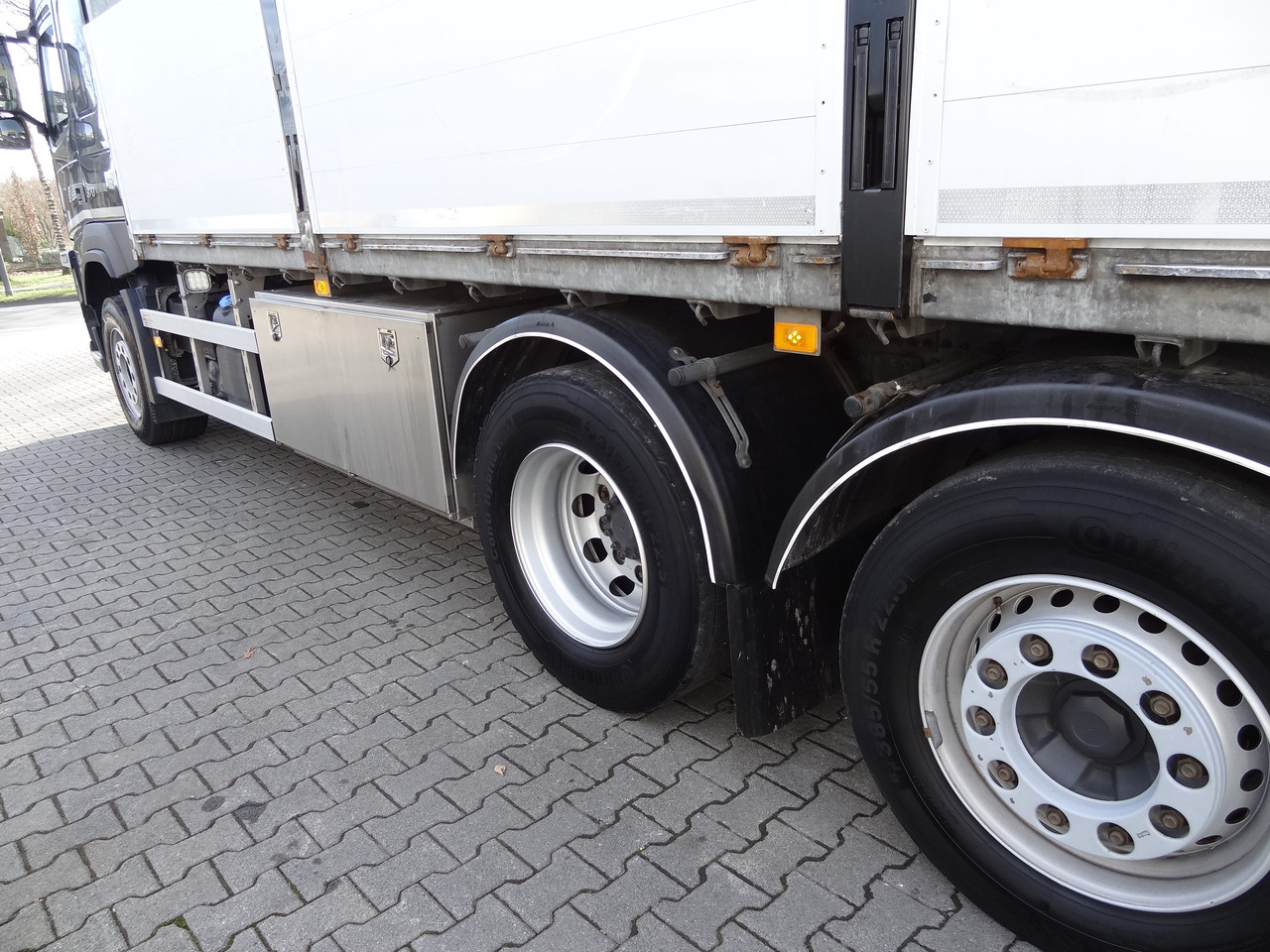 Volvo FM370 6X2*4 Kennis K14 Kran - Platós teherautó, Darus autó: 3 kép. Volvo FM370 6X2*4 Kennis K14 Kran - Platós teherautó, Darus autó: 3 kép.