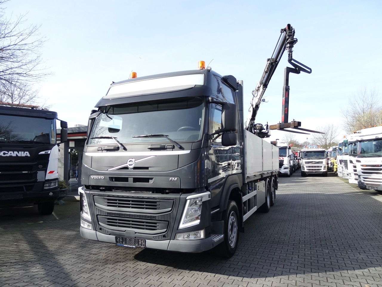 Volvo FM370 6X2*4 Kennis K14 Kran - Platós teherautó, Darus autó: 2 kép. Volvo FM370 6X2*4 Kennis K14 Kran - Platós teherautó, Darus autó: 2 kép.