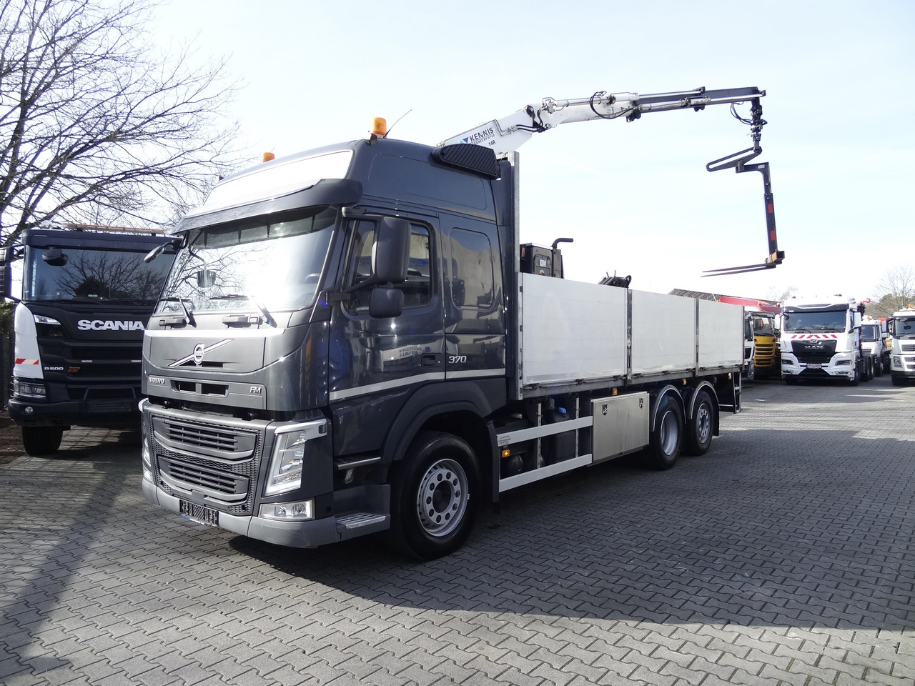 Volvo FM370 6X2*4 Kennis K14 Kran - Platós teherautó, Darus autó: 1 kép. Volvo FM370 6X2*4 Kennis K14 Kran - Platós teherautó, Darus autó: 1 kép.