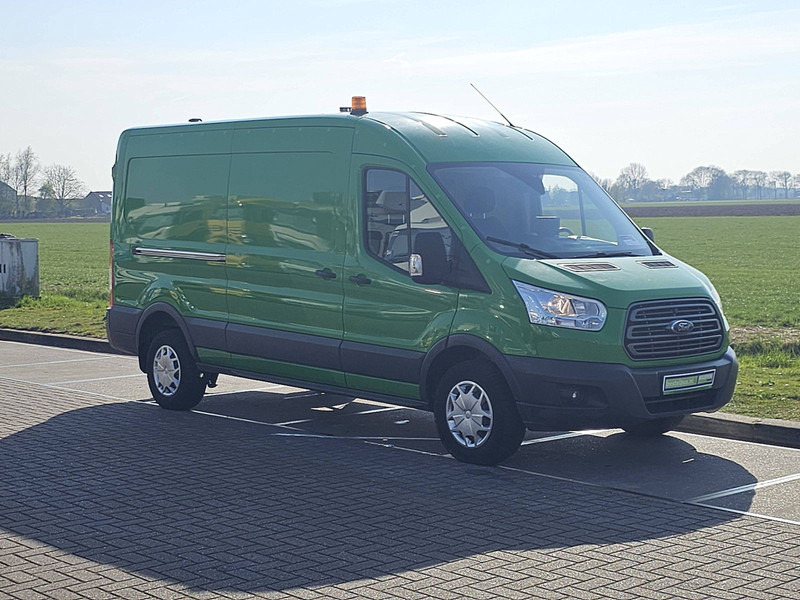Ford Transit 2.0 TDCI 130 AMB. L3H2 - Furgon: 5 kép. Ford Transit 2.0 TDCI 130 AMB. L3H2 - Furgon: 5 kép.