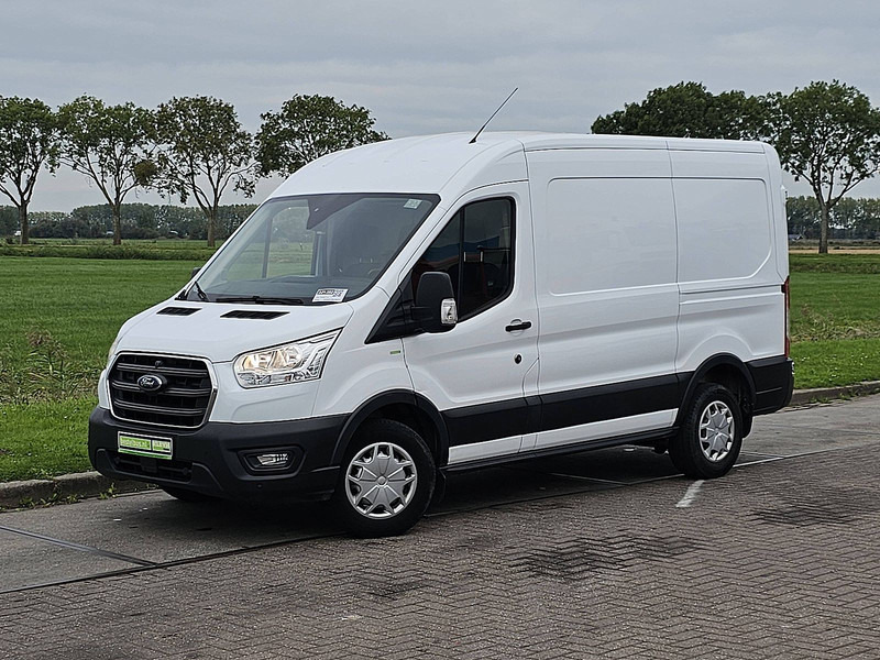 Ford Transit 2.0 TDCI 130 L2H2 - Furgon: 2 kép. Ford Transit 2.0 TDCI 130 L2H2 - Furgon: 2 kép.