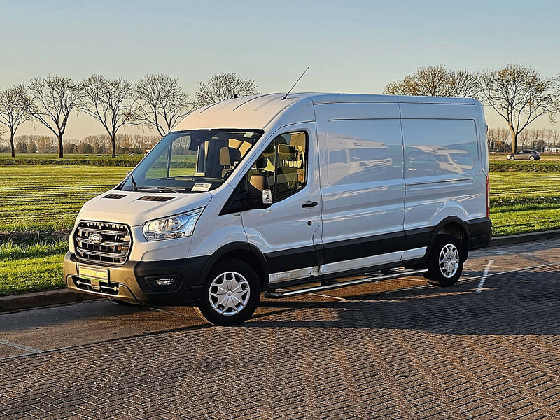 Ford Transit 2.0 TDCI 130 L3H2 - Furgon: 2 kép. Ford Transit 2.0 TDCI 130 L3H2 - Furgon: 2 kép.