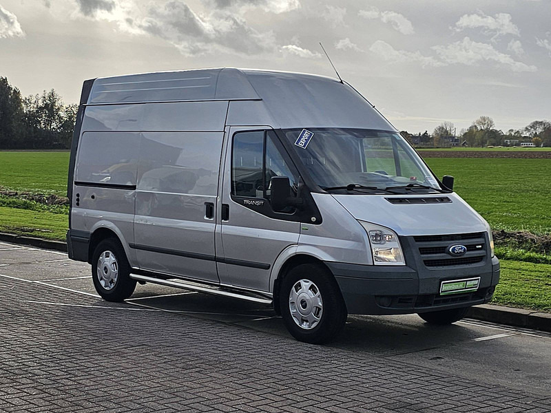 Ford Transit 2.2 TDCI - Kis furgon: 5 kép. Ford Transit 2.2 TDCI - Kis furgon: 5 kép.