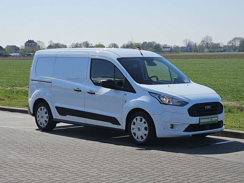 Ford Transit Connect L2 Navi Euro6 Camera - Dobozos kisteherautó: 5 kép. Ford Transit Connect L2 Navi Euro6 Camera - Dobozos kisteherautó: 5 kép.