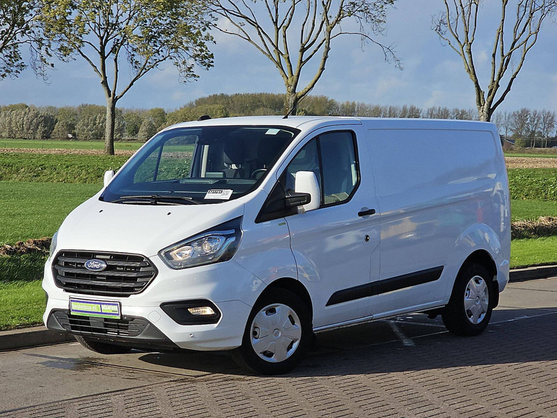 Ford Transit Custom 2.0 L1H1 Navi Euro6 - Kis furgon: 2 kép. Ford Transit Custom 2.0 L1H1 Navi Euro6 - Kis furgon: 2 kép.