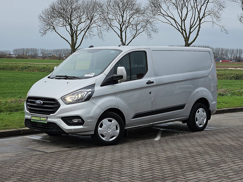 Ford Transit Custom 2.0 ac automaat EURO6 - Kis furgon: 2 kép. Ford Transit Custom 2.0 ac automaat EURO6 - Kis furgon: 2 kép.