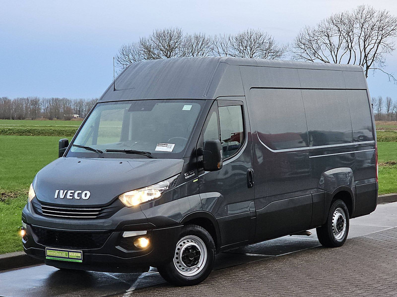 Iveco Daily 35 S 18 3.0 AUT. L2H2 - Furgon: 2 kép. Iveco Daily 35 S 18 3.0 AUT. L2H2 - Furgon: 2 kép.