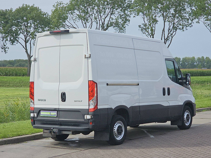 Iveco Daily 35S14 L1H2 Airco Euro6 - Furgon: 3 kép. Iveco Daily 35S14 L1H2 Airco Euro6 - Furgon: 3 kép.