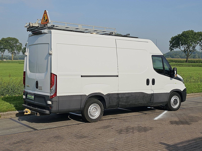 Iveco Daily 35S14 L2H2 Imperiaal Euro6 - Furgon: 3 kép. Iveco Daily 35S14 L2H2 Imperiaal Euro6 - Furgon: 3 kép.