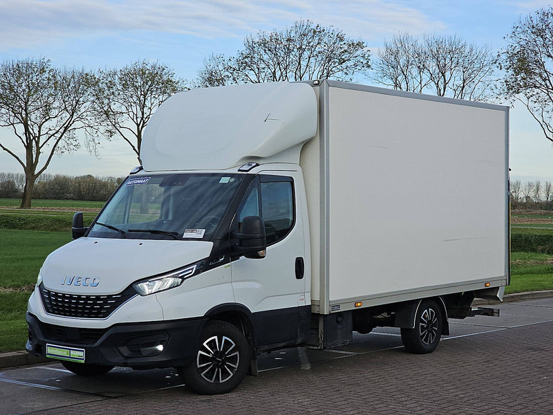 Iveco Daily 35S16 Bakwagen Laadklep! - Dobozos kisteherautó: 2 kép. Iveco Daily 35S16 Bakwagen Laadklep! - Dobozos kisteherautó: 2 kép.