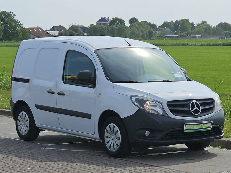 Mercedes-Benz Citan 108 CDI LONG Airco Euro6 NAP - Dobozos kisteherautó: 5 kép. Mercedes-Benz Citan 108 CDI LONG Airco Euro6 NAP - Dobozos kisteherautó: 5 kép.