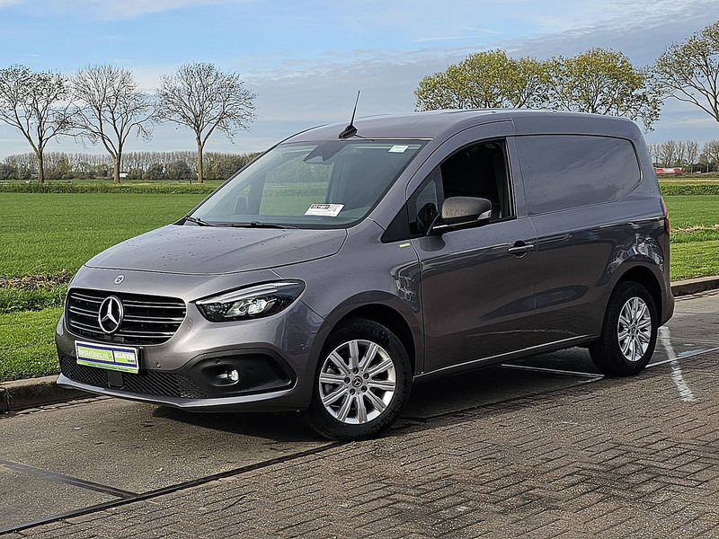 Mercedes-Benz Citan 113 benzine automaat ac - Dobozos kisteherautó: 2 kép. Mercedes-Benz Citan 113 benzine automaat ac - Dobozos kisteherautó: 2 kép.