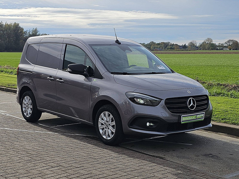 Mercedes-Benz Citan 113 benzine automaat ac - Dobozos kisteherautó: 5 kép. Mercedes-Benz Citan 113 benzine automaat ac - Dobozos kisteherautó: 5 kép.