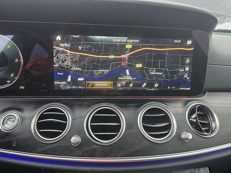 Autó Mercedes-Benz E-Klasse E220 CDI AVANTGARDE PANO: 11 kép. Autó Mercedes-Benz E-Klasse E220 CDI AVANTGARDE PANO: 11 kép.