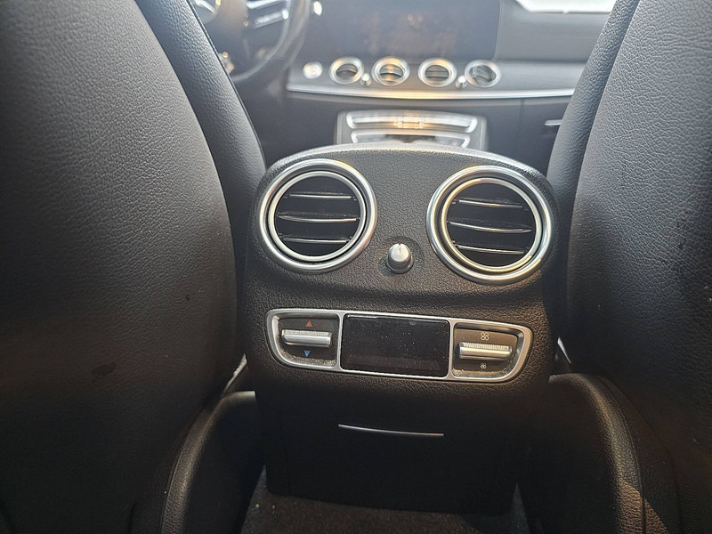 Autó Mercedes-Benz E-Klasse E220 CDI AVANTGARDE PANO: 17 kép. Autó Mercedes-Benz E-Klasse E220 CDI AVANTGARDE PANO: 17 kép.