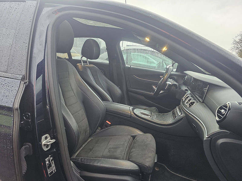 Autó Mercedes-Benz E-Klasse E220 CDI AVANTGARDE PANO: 7 kép. Autó Mercedes-Benz E-Klasse E220 CDI AVANTGARDE PANO: 7 kép.