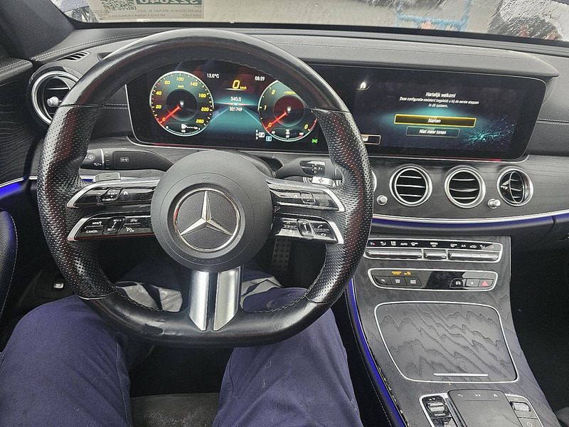 Autó Mercedes-Benz E-Klasse E220 CDI AVANTGARDE PANO: 8 kép. Autó Mercedes-Benz E-Klasse E220 CDI AVANTGARDE PANO: 8 kép.