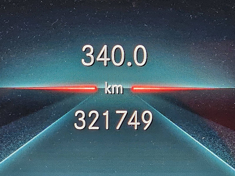 Autó Mercedes-Benz E-Klasse E220 CDI AVANTGARDE PANO: 9 kép. Autó Mercedes-Benz E-Klasse E220 CDI AVANTGARDE PANO: 9 kép.