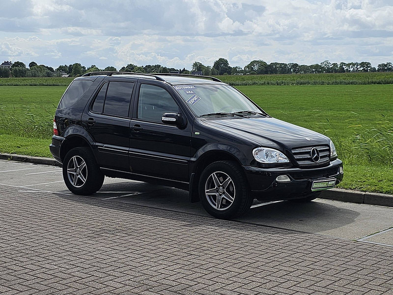 Kis furgon Mercedes-Benz M-Klasse 270 CDI: 5 kép.