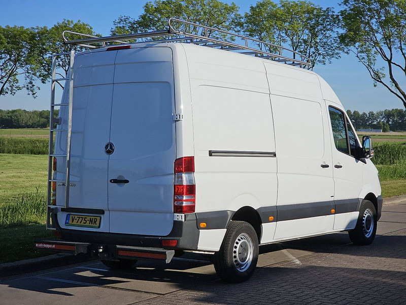 Mercedes-Benz Sprinter 211 L2H2 Automaat Euro6! - Kis furgon: 3 kép. Mercedes-Benz Sprinter 211 L2H2 Automaat Euro6! - Kis furgon: 3 kép.