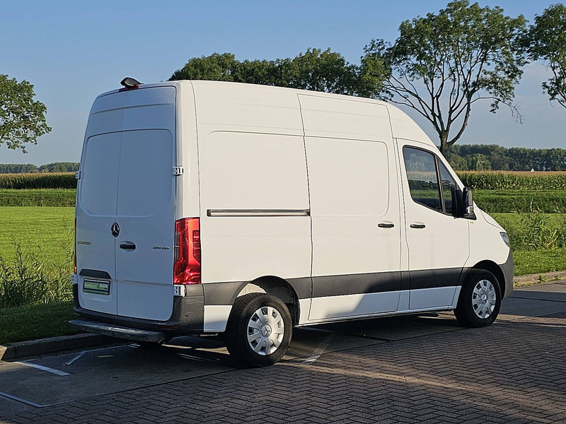 Mercedes-Benz Sprinter 214 CDI AUT. L1H2 - Kis furgon: 3 kép. Mercedes-Benz Sprinter 214 CDI AUT. L1H2 - Kis furgon: 3 kép.