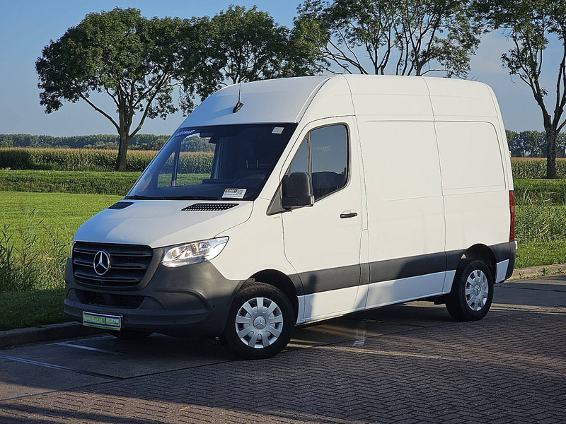 Mercedes-Benz Sprinter 214 CDI AUT. L1H2 - Kis furgon: 2 kép. Mercedes-Benz Sprinter 214 CDI AUT. L1H2 - Kis furgon: 2 kép.