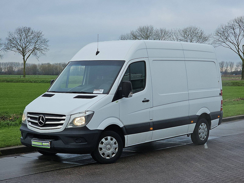 Mercedes-Benz Sprinter 216 L2H2 163Pk Euro6 AC! - Kis furgon: 2 kép. Mercedes-Benz Sprinter 216 L2H2 163Pk Euro6 AC! - Kis furgon: 2 kép.