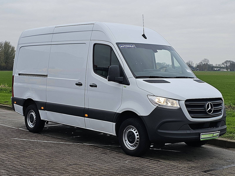 Mercedes-Benz Sprinter 311 CDI 37 AUT. L2H2 - Kis furgon: 5 kép. Mercedes-Benz Sprinter 311 CDI 37 AUT. L2H2 - Kis furgon: 5 kép.