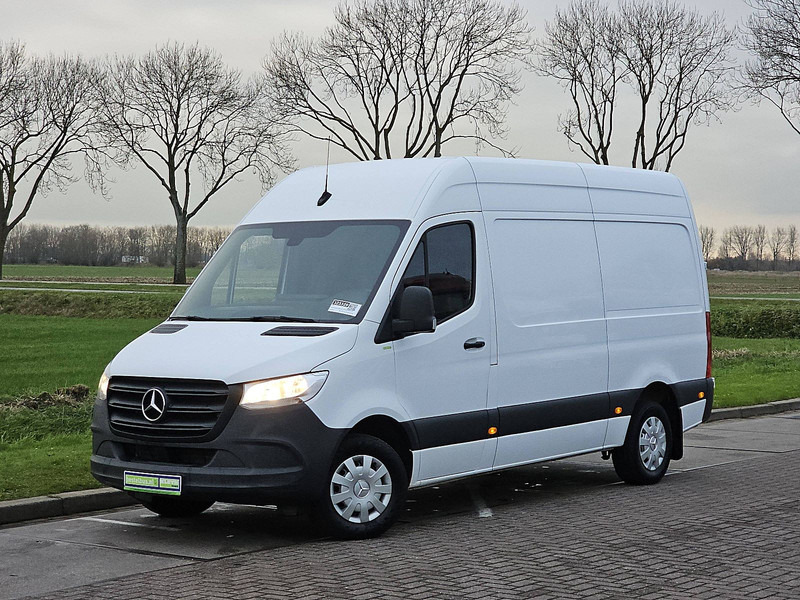 Mercedes-Benz Sprinter 311 L2H2 RWD Airco Euro6 - Kis furgon: 2 kép. Mercedes-Benz Sprinter 311 L2H2 RWD Airco Euro6 - Kis furgon: 2 kép.