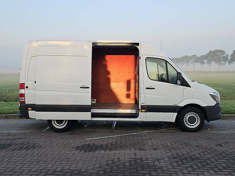 Furgon Mercedes-Benz Sprinter 313 ac automaat: 12 kép. Furgon Mercedes-Benz Sprinter 313 ac automaat: 12 kép.