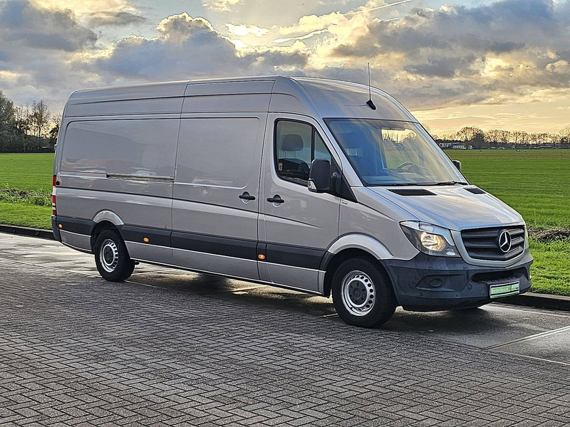 Mercedes-Benz Sprinter 314 - Furgon: 5 kép. Mercedes-Benz Sprinter 314 - Furgon: 5 kép.