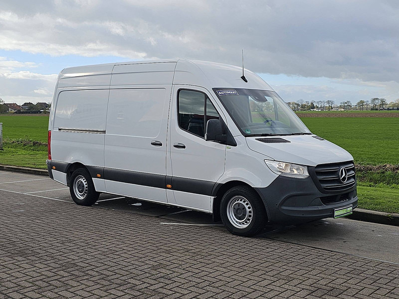 Mercedes-Benz Sprinter 314 L2H2 Mbux RWD - Furgon: 5 kép. Mercedes-Benz Sprinter 314 L2H2 Mbux RWD - Furgon: 5 kép.