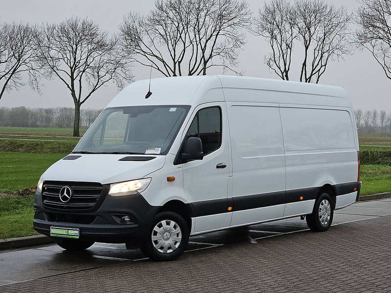 Mercedes-Benz Sprinter 315 L3H2 Maxi Navi - Furgon: 2 kép. Mercedes-Benz Sprinter 315 L3H2 Maxi Navi - Furgon: 2 kép.