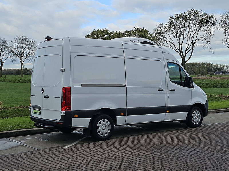 Mercedes-Benz Sprinter 316 L2H2 Koelwagen Mbux - Hűtős kisteherautó: 3 kép. Mercedes-Benz Sprinter 316 L2H2 Koelwagen Mbux - Hűtős kisteherautó: 3 kép.