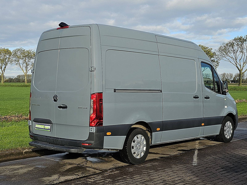 Mercedes-Benz Sprinter 316 L2H2 Mbux10 Automaat - Furgon: 3 kép. Mercedes-Benz Sprinter 316 L2H2 Mbux10 Automaat - Furgon: 3 kép.