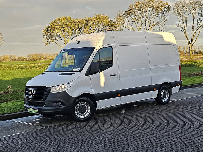 Mercedes-Benz Sprinter 316 L2H2 Navi Automaat - Furgon: 2 kép. Mercedes-Benz Sprinter 316 L2H2 Navi Automaat - Furgon: 2 kép.