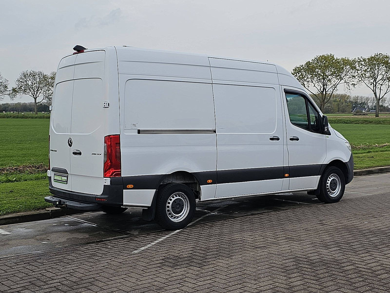 Mercedes-Benz Sprinter 316 L2H2 Navi RWD - Furgon: 3 kép. Mercedes-Benz Sprinter 316 L2H2 Navi RWD - Furgon: 3 kép.