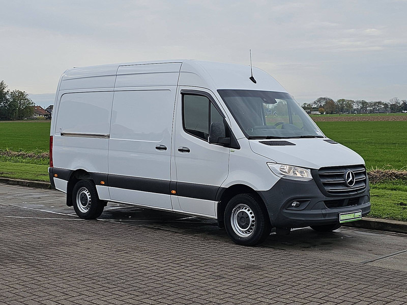 Mercedes-Benz Sprinter 316 L2H2 Navi RWD - Furgon: 5 kép. Mercedes-Benz Sprinter 316 L2H2 Navi RWD - Furgon: 5 kép.