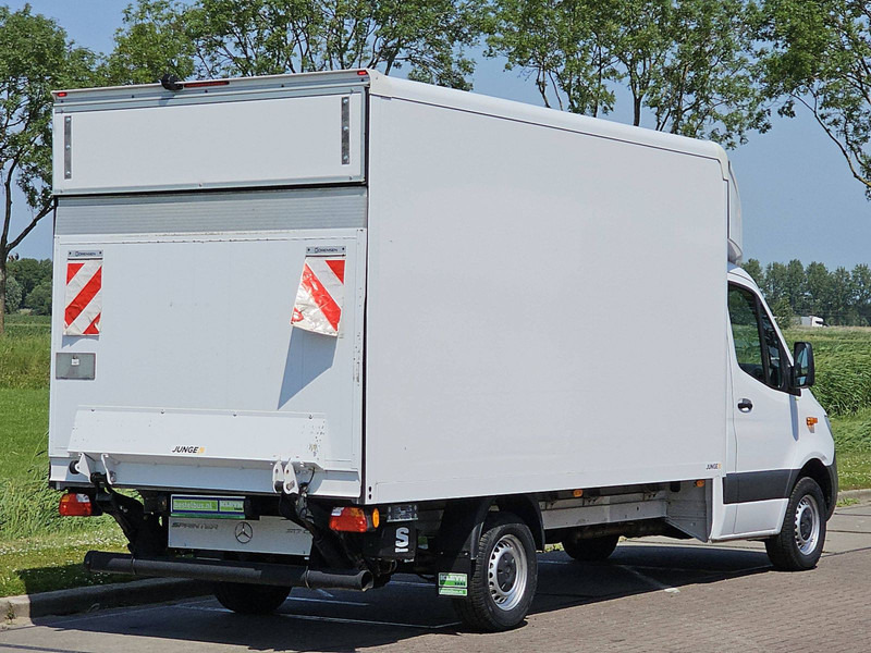 Mercedes-Benz Sprinter 317 Bakwagen Laadklep! - Dobozos kisteherautó: 3 kép. Mercedes-Benz Sprinter 317 Bakwagen Laadklep! - Dobozos kisteherautó: 3 kép.